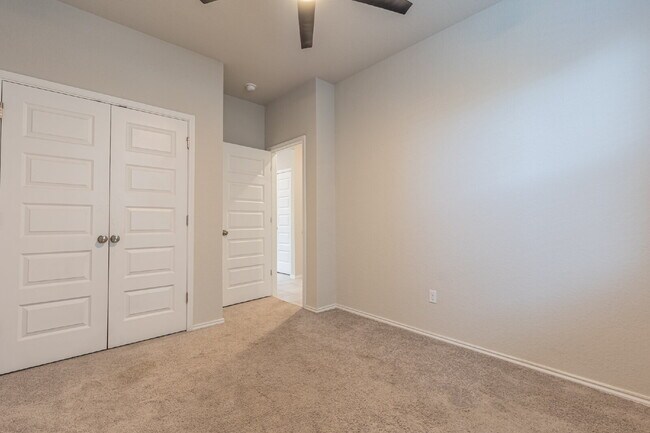 Building Photo - 10110 Jardin Verde