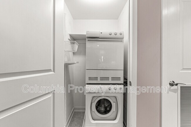 Building Photo - 1025 1st St SE