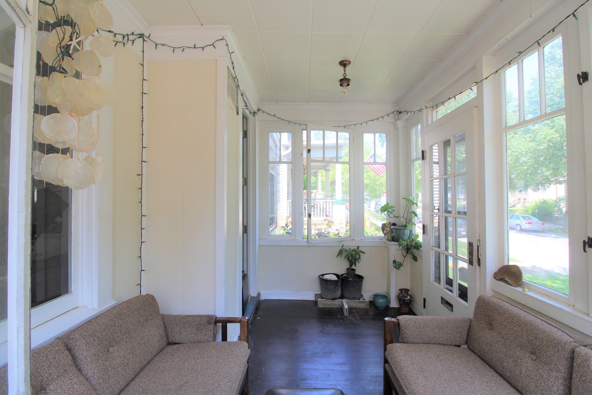 Building Photo - 2933 N Newhall St