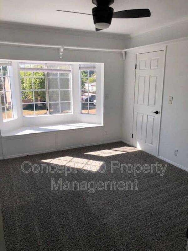 Building Photo - 4517 E Lavante St