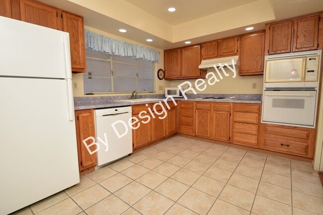 Building Photo - 55+ Townhome for Rent - Spacious 3BR/2BA w...