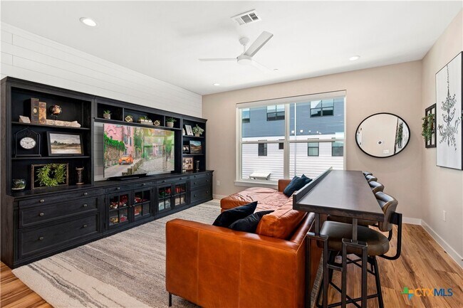 Building Photo - 1208 N Academy Ave