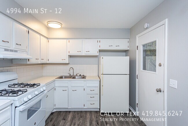 Building Photo - 4994 Main St