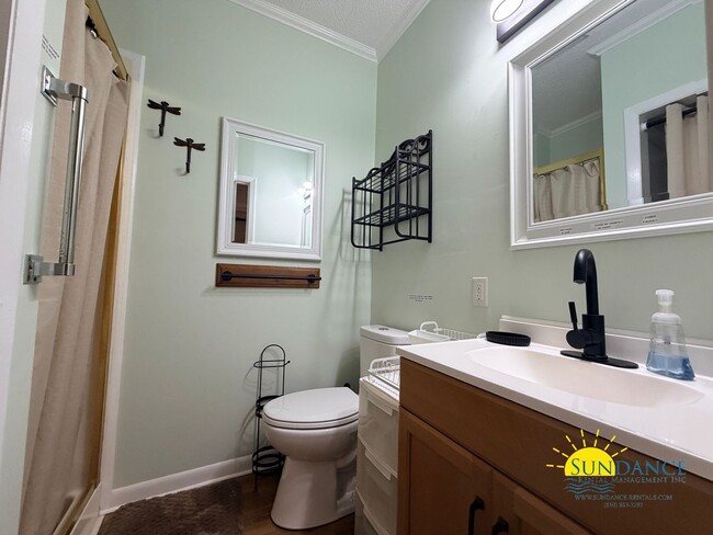 Building Photo - Fully Furnished Studio Living in Shalimar with All Utilities Included!