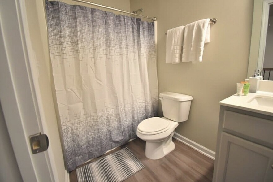 Building Photo - 281 Turtle Creek Dr