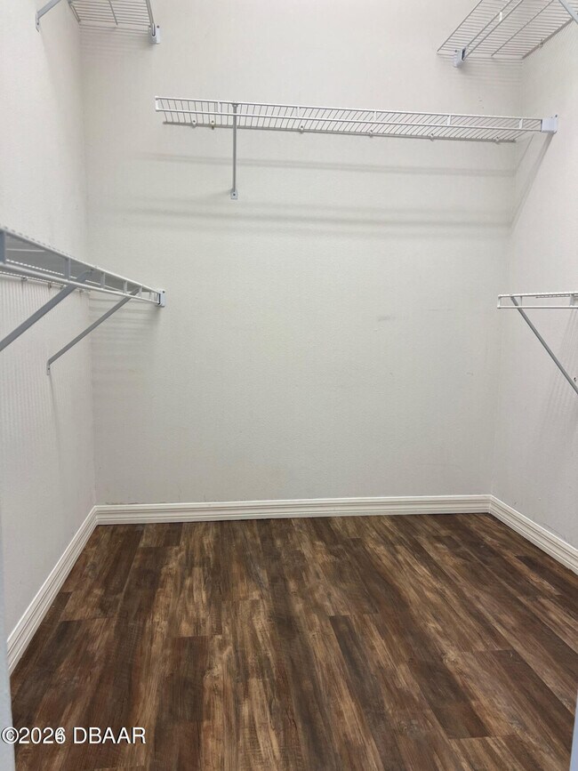 Building Photo - 4 Lonetree Look