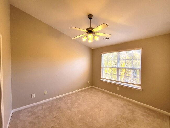 Building Photo - Lovely, Move in Ready 2 Bedroom in Matthews