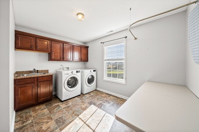 Building Photo - 2499 Old Timber Ct