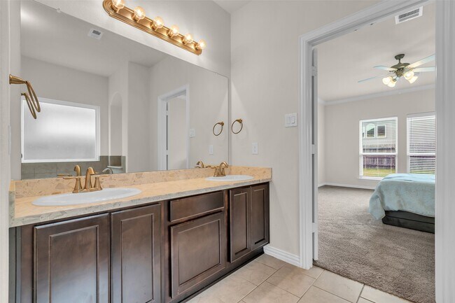 Building Photo - 13313 Suntail Ct