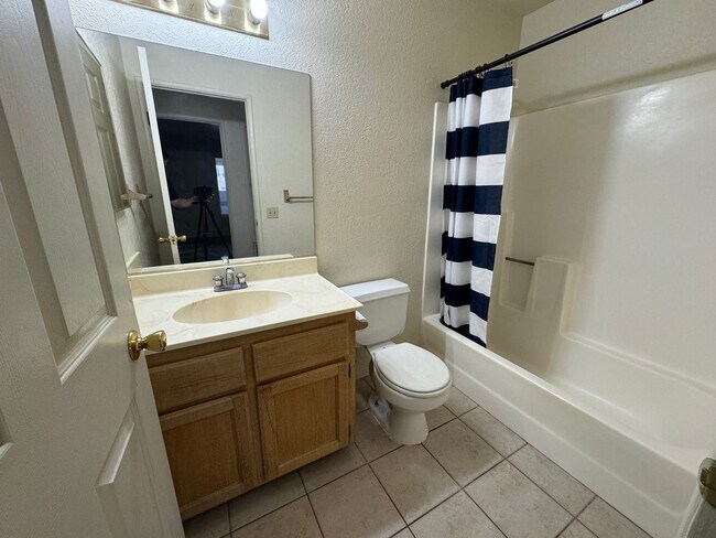 Building Photo - 2BR Condo w/Marina and Dock-Gated Waterfro...