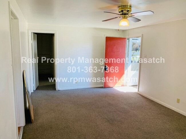 Building Photo - Check out This 2 Bedroom 1 Bathroom Salt L...