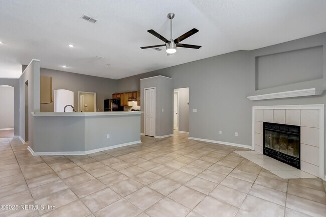 Building Photo - 9642 Pritmore Rd E