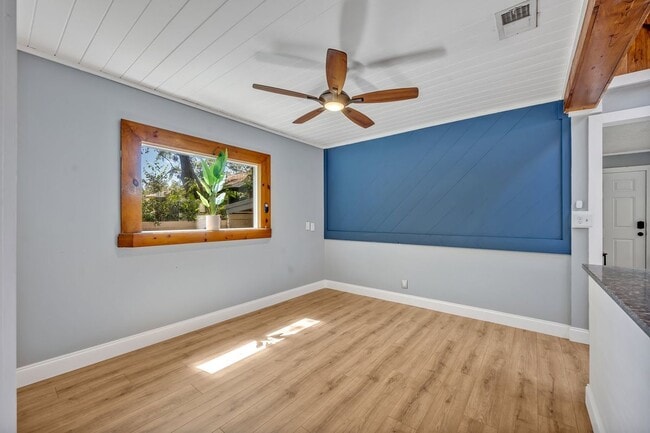 Building Photo - 525 S Crystal Lake Dr