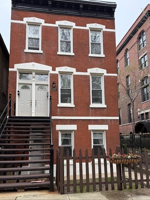 Primary Photo - 1867 N Sheffield Ave