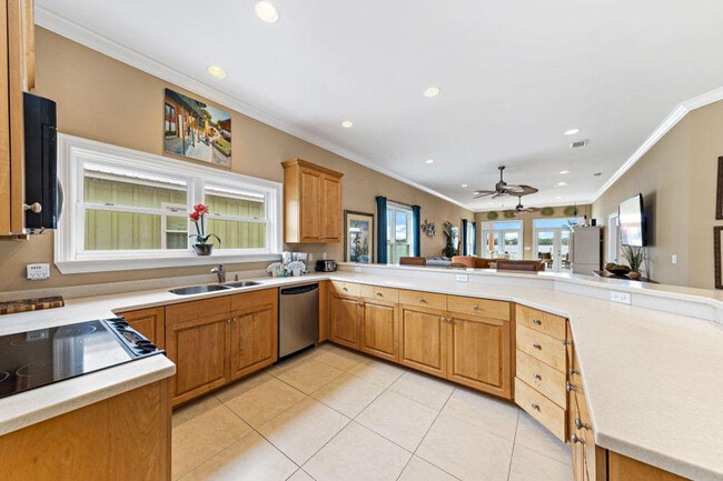 Building Photo - 1232 W Lagoon Ave