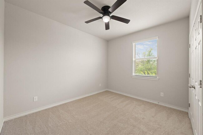 Building Photo - 6605 Verona Pl
