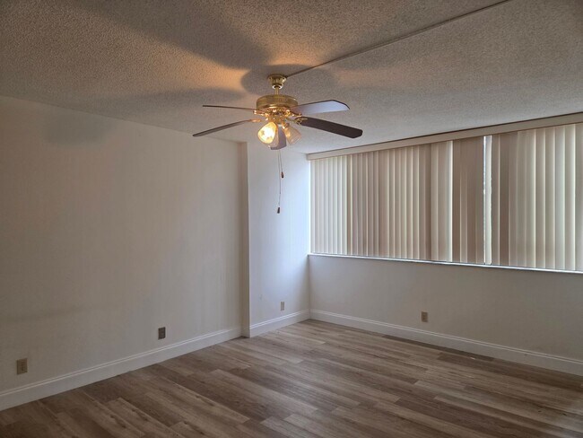 Building Photo - 4309