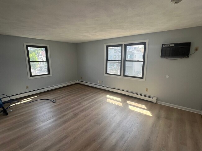Building Photo - 204 California St