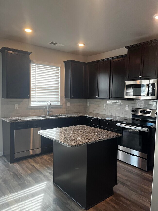 Building Photo - 7522 Congregation St