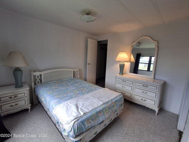 Building Photo - 909 Sequoia St