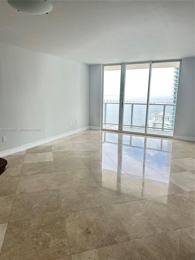 Building Photo - 1155 Brickell Bay Dr