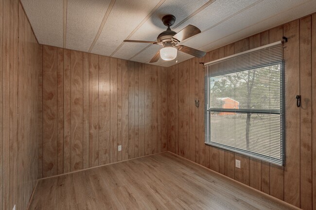 Building Photo - 30 Allen Rd