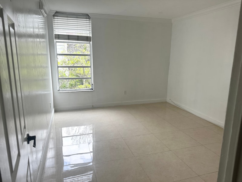 Building Photo - 8840 Fontainebleau Blvd