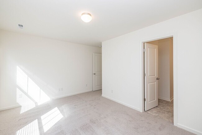 Building Photo - 436 Kinnerton Pl