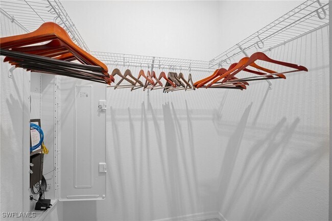 Building Photo - 15285 Grn Acrs Ave