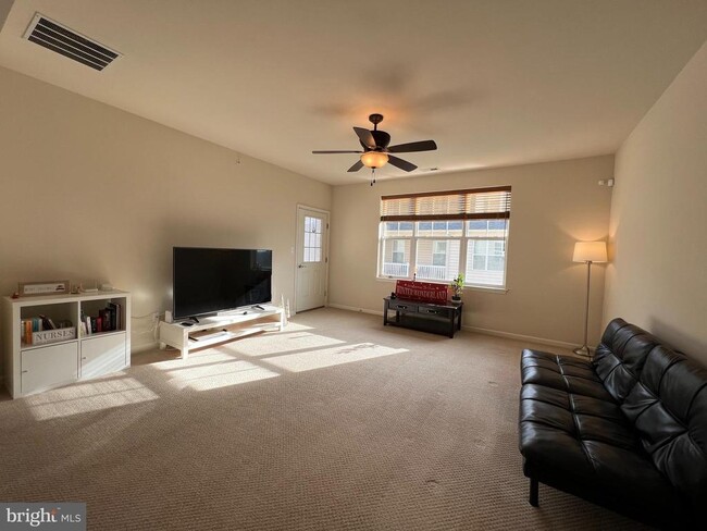 Building Photo - 162 Serenity Court