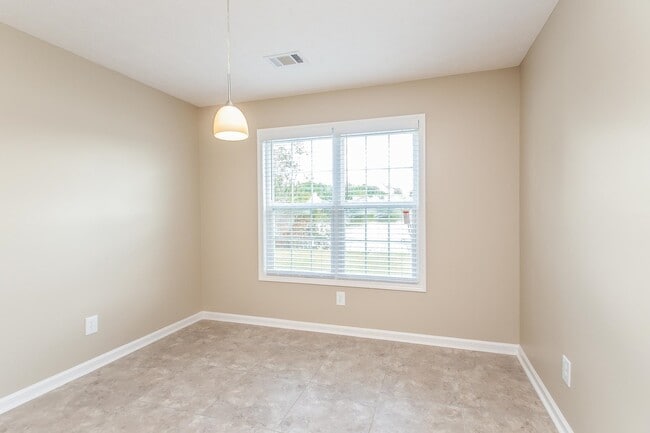 Building Photo - 103 Harbour Lake Dr