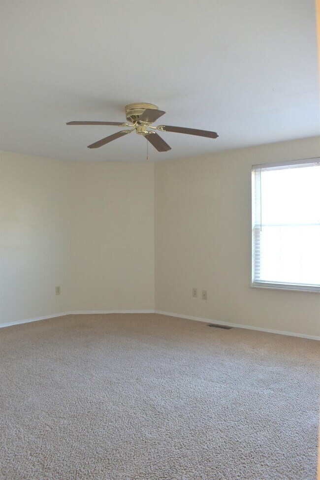 Building Photo - 2753 N Harbor Dr