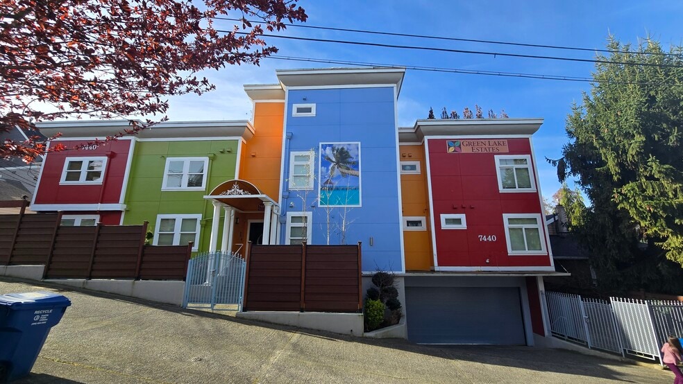 Building Photo - 7440 E Green Lake Dr N