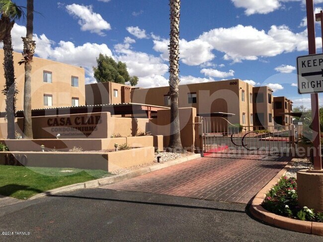 Primary Photo - 1810 E Blacklidge Dr