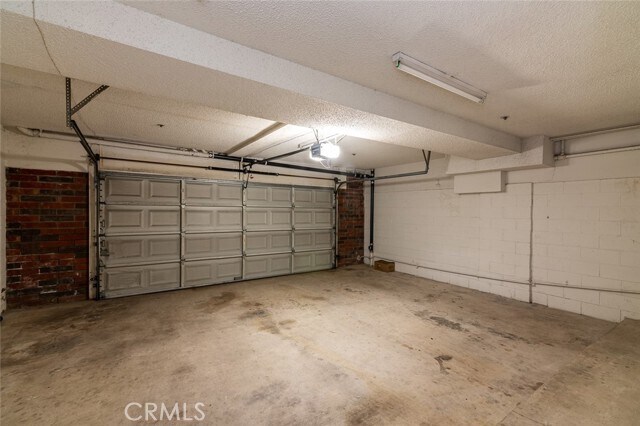 Building Photo - 2930 Montrose Ave