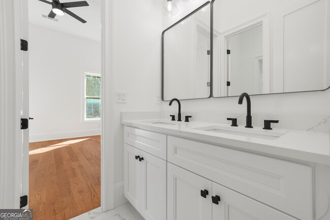 Building Photo - 1525 Tapestry Ridge SE