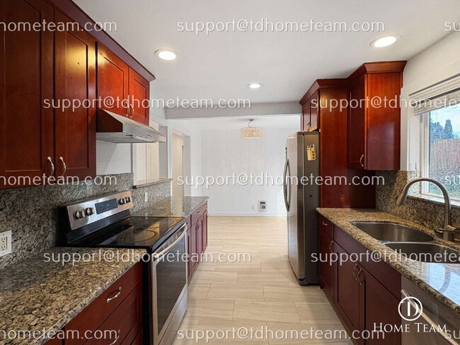 Building Photo - "Charming 4-Bed Family Home in SeaTac with Granite Countertops & Hardwood Floors!"
