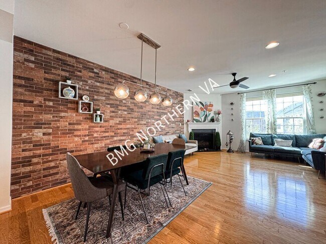 Building Photo - 3190 Yeager Dr