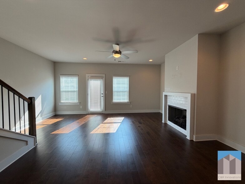 Building Photo - 3782 Oxford Cir