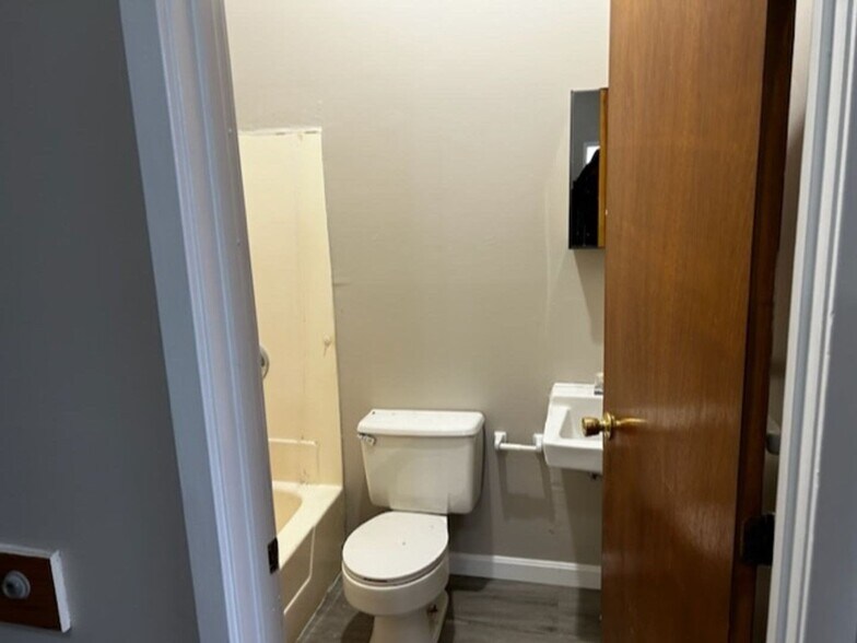 Building Photo - 92 Gorham St