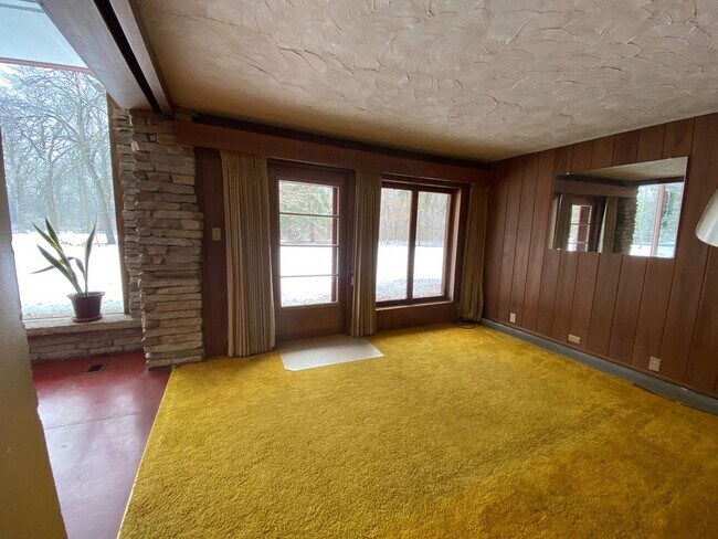 Building Photo - Historic Three Bedroom Home Available