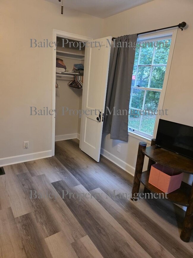 Building Photo - 1310 Southgate Ave