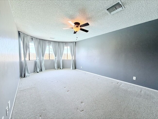 Building Photo - Charming Single Family Home With Pool
