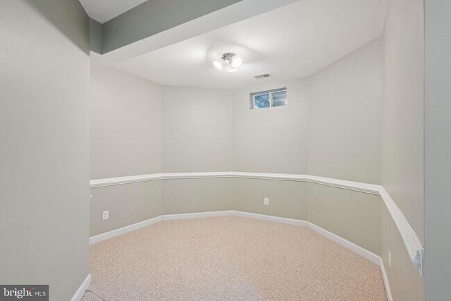 Building Photo - 7517 Lindberg Dr