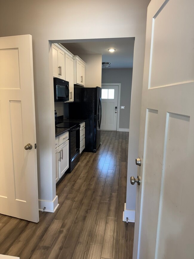 Building Photo - 689 Hickory Industrial Dr