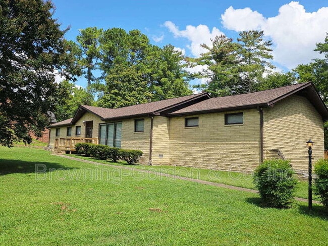 Primary Photo - 790 Bellevue Rd
