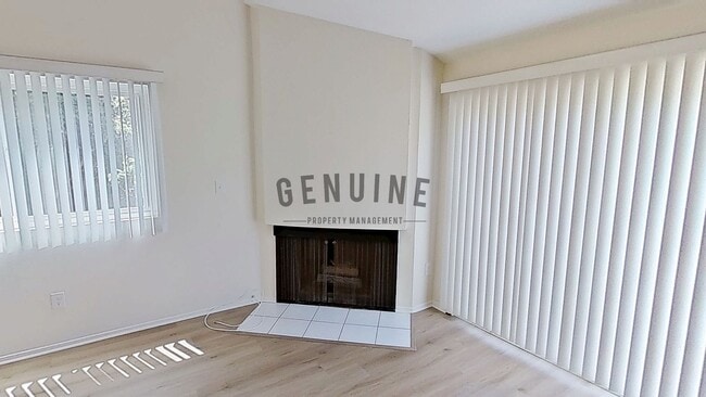 Building Photo - $500 off 1st Month Rent ~ Upstairs Spaciou...