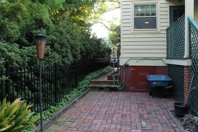 Building Photo - Quintessential Olde Towne living at its fi...