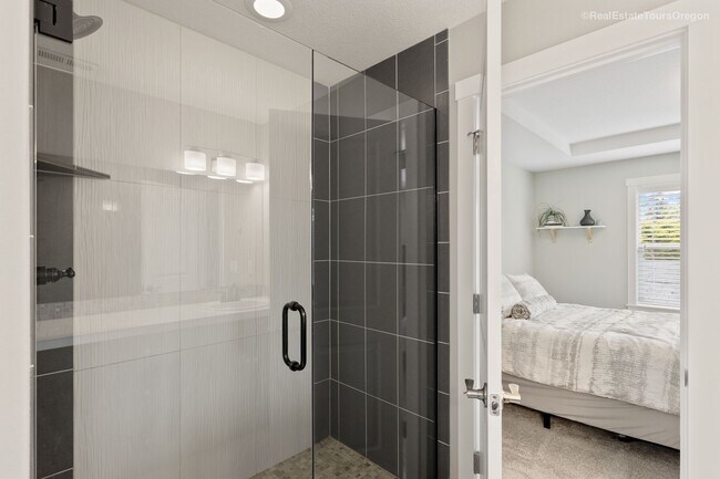 Building Photo - Bright and Modern Home Near Woodstock with...