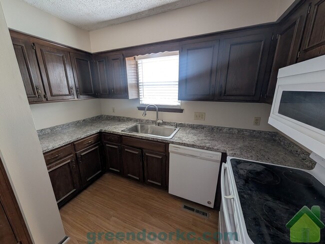 Building Photo - 849 S Lindenwood Dr